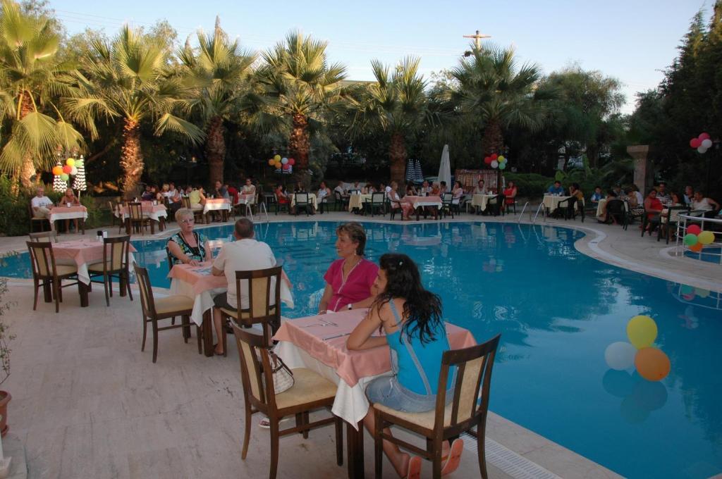 Hera Beach Hotel Side Exterior foto
